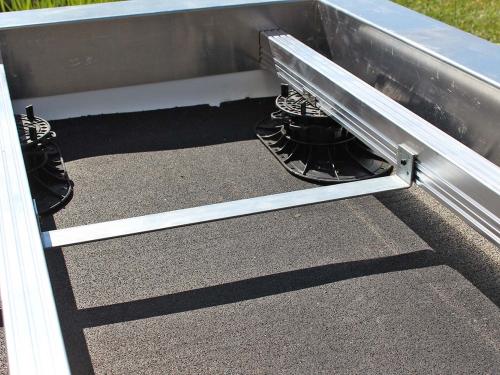 Elefeet® rail system with pedestals